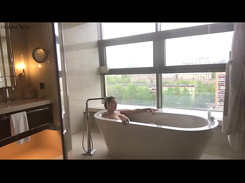 ❤️ Terura bebo Pasie ŝerĉas sian kuzon en la banĉambro Faka video  ĉe ni